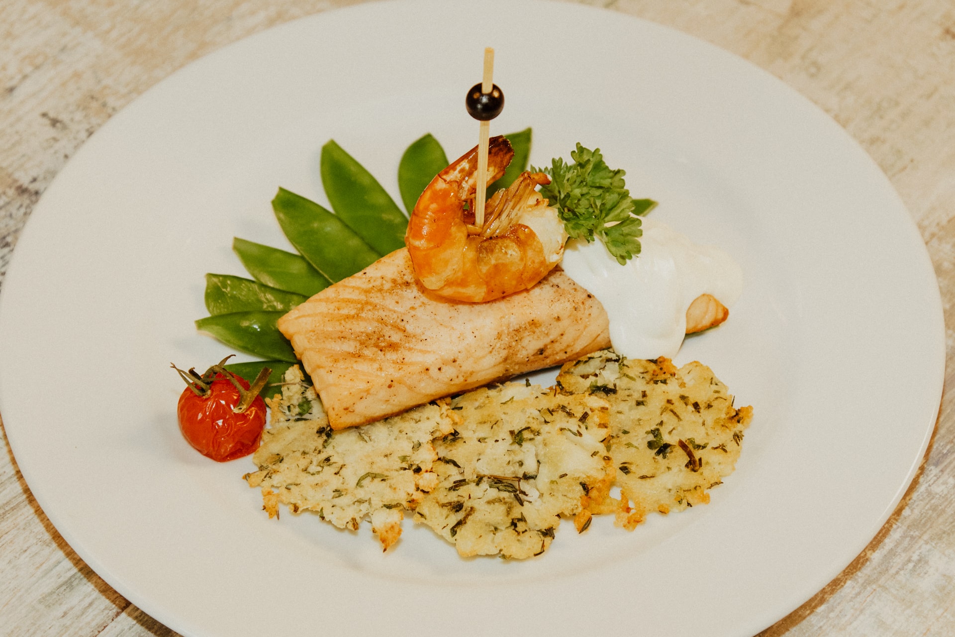 Lachsfilet auf leckerer Beilage