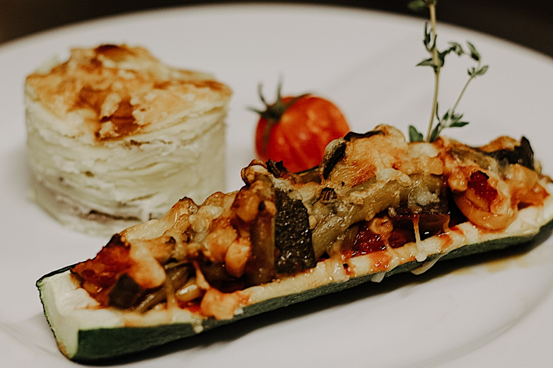 Zucchini Schiffchen mit Kartoffelgratin