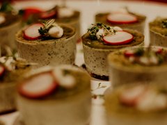 Der OX Eventcatering Buffet Auswahl kleine Häppchen
